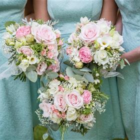 fwthumbBridesmaids bouquets.jpg